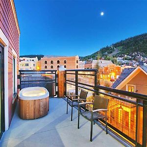 Deluxe Suite Spa Bath